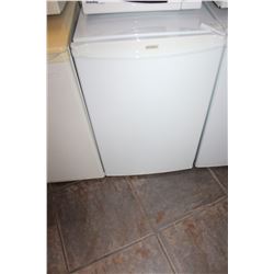 WHITE KENMORE BAR FRIDGE