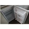 Image 2 : WHITE KENMORE BAR FRIDGE