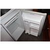 Image 2 : WHITE KENMORE BAR FRIDGE