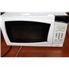 Image 1 : WHITE SALTON MICROWAVE