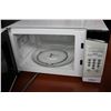 Image 2 : WHITE SALTON MICROWAVE