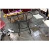 Image 1 : GLASSTOP PATIO TABLE