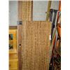 Image 2 : QUEENSIZE RATTAN BED FRAME