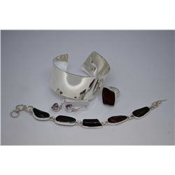 Selection of sterling silver jewellery including free form cherry amber ring and matching bracelet, 