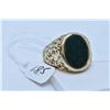 Image 1 : Gent's 10kt yellow gold and oval cut bloodstone ring