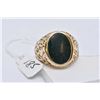 Image 2 : Gent's 10kt yellow gold and oval cut bloodstone ring