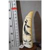 Image 2 : Scrimshaw whale tooth "Humpback Whale" signed by artist Daurniller, plus a carved soapstone 6" in le