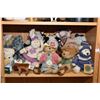 Image 2 : Shelf lot of Boyd's and Ty beanie babies collectibles teddy bears