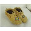 Image 2 : Northern Plains Beaded Moccasins