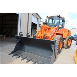 2009 DOOSAN DL200 WHEEL LOADER; VIN/SN:5231 - MP BUCKET, FORKS, ECAB W/ AC, 20.5R25 TIRES, 2,010 HOU