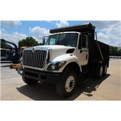 2014 INTERNATIONAL 7400 DUMP TRUCK; VIN/SN:1HTWHAAR2EH763574 - T/A, 240 HP INT. DIESEL, A/T, AC, 40K