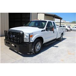 2015 FORD F350 SERVICE TRUCK; VIN/SN:1FD8X3E63FEC64785 - EXT. CAB, V8 GAS, A/T, AC, KNAPHEIDE SERVIC