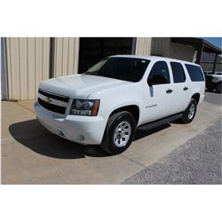 2013 CHEVROLET SURBURBAN VIN/SN:1GNSK5E71DR279652 - 4X4, V8 GAS, A/T, AC, 3RD ROW SEATING, 82,249 MI