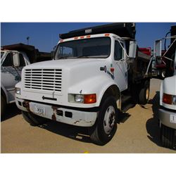 2000 INTERNATIONAL 4700 DUMP, VIN/SN:1HTSCABPXYH252743 - S/A, IHC, 7 SPEED TRANSMISSION, 27,500LB GV