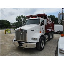 2018 KENWORTH T800 DUMP, VIN/SN:1NKDL40X0JJ196089 - TRI-AXLE, 500HP CUMMINS X15 ENGINE, ALLISON A/T,
