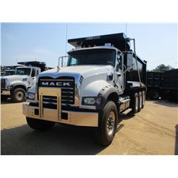 2018 MACK GU713 DUMP, VIN/SN:1M2AX07C5JM038233 -TRI-AXLE, 455 HP MACK MP8 ENGINE, MACK T310M 10 SPEE