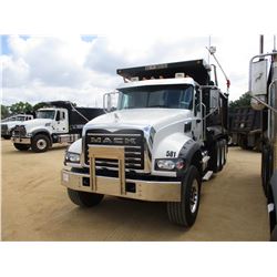 2017 MACK GU713 DUMP, VIN/SN:1M2AX07C9HM036513 - TRI-AXLE, 455 HP MACK MP8-455 ENGINE, 10 SPD TRANS,