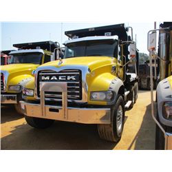 2013 MACK GU713 DUMP, VIN/SN:1M2AX07C4DM018365 - TRI-AXLE, 455HP MACK MP8 ENGINE, ALLISON 4500RDS A/