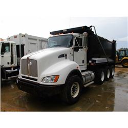 2013 KENWORTH T440 DUMP, VIN/SN:1NCBL50X7DJ334177 - TRI-AXLE, 370 HP CUMMINS DIESEL ENGINE, ALLISON 