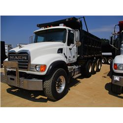 2005 MACK CV713 DUMP, VIN/SN:1M2AG11C25M020468 - TRI-AXLE, MACK DIESEL ENGINE, 10 SPEED TRANS, 44K R