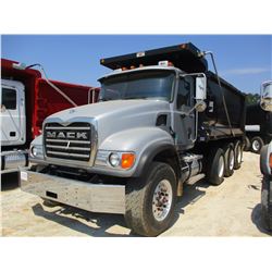 2005 MACK GRANITE CV713 DUMP, VIN/SN:1M2AG11CX5M024560 - TRI-AXLE, MACK DIESEL ENG, 10 SPEED TRANS, 