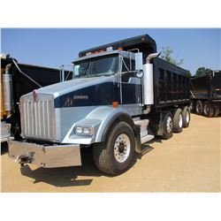 2006 KENWORTH T800 DUMP, VIN/SN:2NKDXUEX46M152092 - TRI-AXLE, CAT DIESEL ENGINE, A/T, 46K REARS, 18K