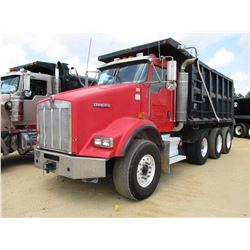2007 KENWORTH T800 DUMP, VIN/SN:1NKDXBTX67J142017 - TRI-AXLE, 475 HP CAT C15 DIESEL ENGINE, 8LL TRAN