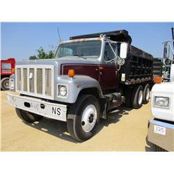 1998 INTERNATIONAL 2574 DUMP, VIN/SN:1HSGGAER6WH563952 - T/AM, N14 CUMMINS DIESEL, 10 SPD TRANS, 14'