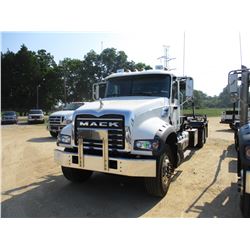 2018 MACK GU713 ROLL OFF TRUCK, VIN/SN:1M2AX09C5JM037547 - T/A, 415 HP MACK MP8 ENGINE, MACK M-DRIVE