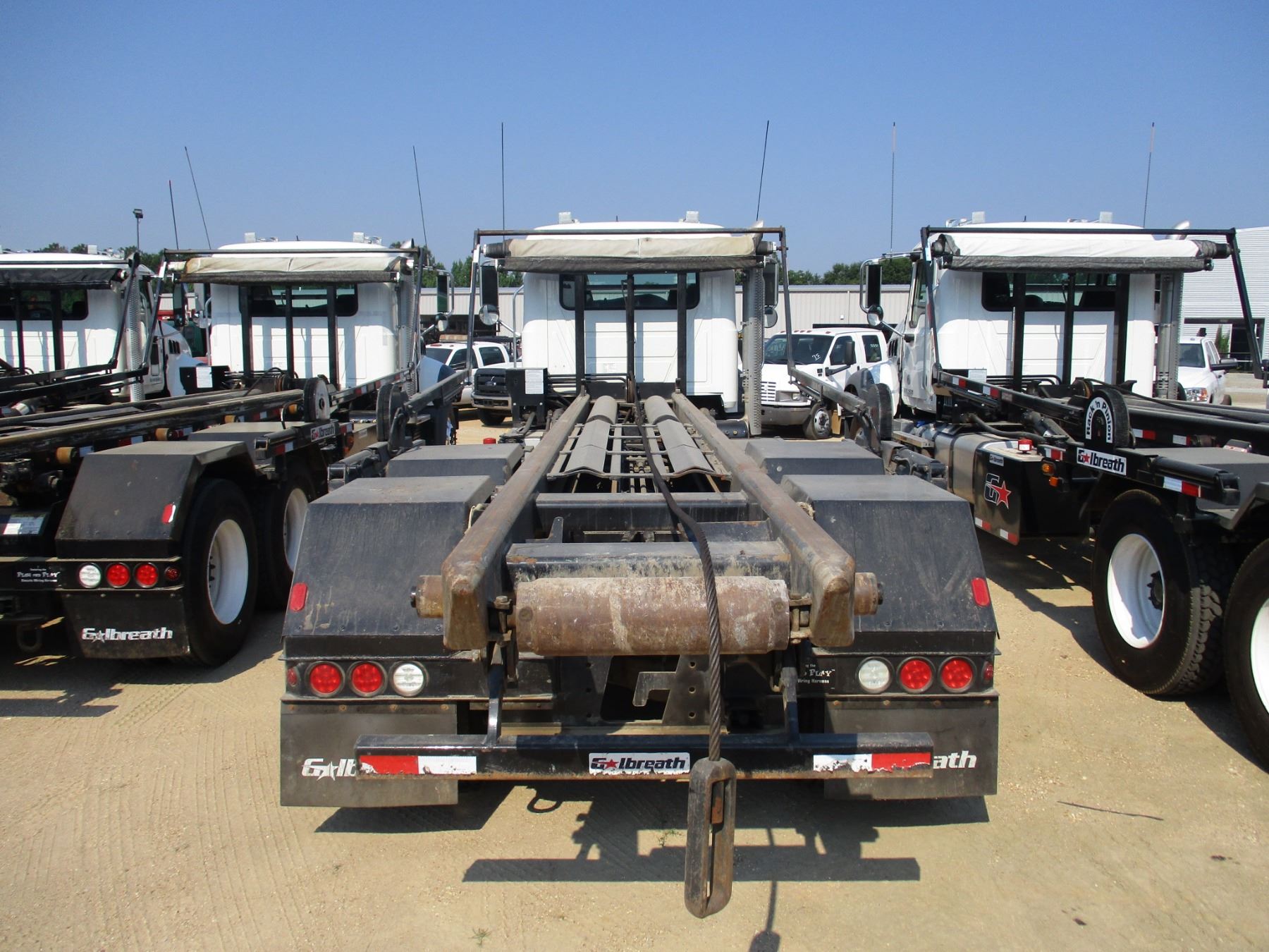 2018 MACK GU713 ROLL OFF TRUCK, VIN/SN:1M2AX09C8JM037543 - T/A, 415HP ...