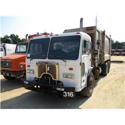 2006 PETERBILT 320 GARBAGE TRUCK, VIN/SN:1NPZL00X86D716831 - T/A, CUMMINS DIESEL ENGINE, A/T, HEIL G