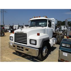 1996 MACK RD688S TRUCK TRACTOR, VIN/SN:1M2P267Y3TM026284 - T/A, MACK DIESEL ENGINE, 9 SPEED TRANS, S