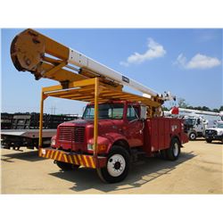2000 INTERNATIONAL 4900 BUCKET TRUCK, VIN/SN:1HTSDAAN8YH261454 - S/A, INT DT466E ENGINE, 6 PLUS TRAN