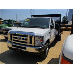 2013 FORD E450 FLATBED, VIN/SN:1FDXE4F51DDB30685 - EXT CAB, FORD GAS ENGINE, A/T, GVW 14,500#, 12' F