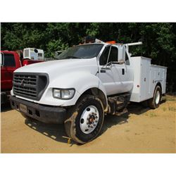 2002 FORD F650 SERVICE TRUCK, VIN/SN:3FDWX65H22MA31172 - EXTENDED CAB, CAT DIESEL ENGINE, 6 SPEED TR