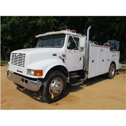 2001 INTERNATIONAL 4900 SERVICE TRUCK, VIN/SN:1HTSDADRX1M399954 - IHC DIESEL ENGINE, 8LL TRANS, EWI 