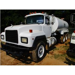 1998 MACK RD690S WATER TRUCK, VIN/SN:1M2P264C9WM025296 - T/A, 300HP MACK DIESEL ENGINE, 8LL TRANS, 3