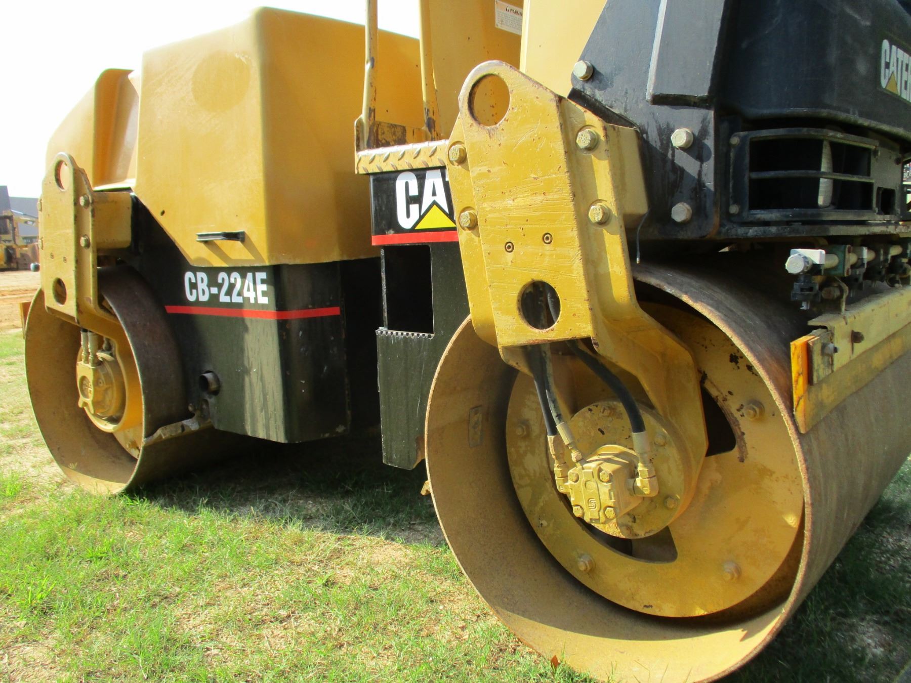 CAT CB224E ROLLER VIN SN 8RZ01062 TANDEM VIBRATORY CAT CB224E ROLLER VIN SN 8RZ01062 TANDEM VIBRATORY