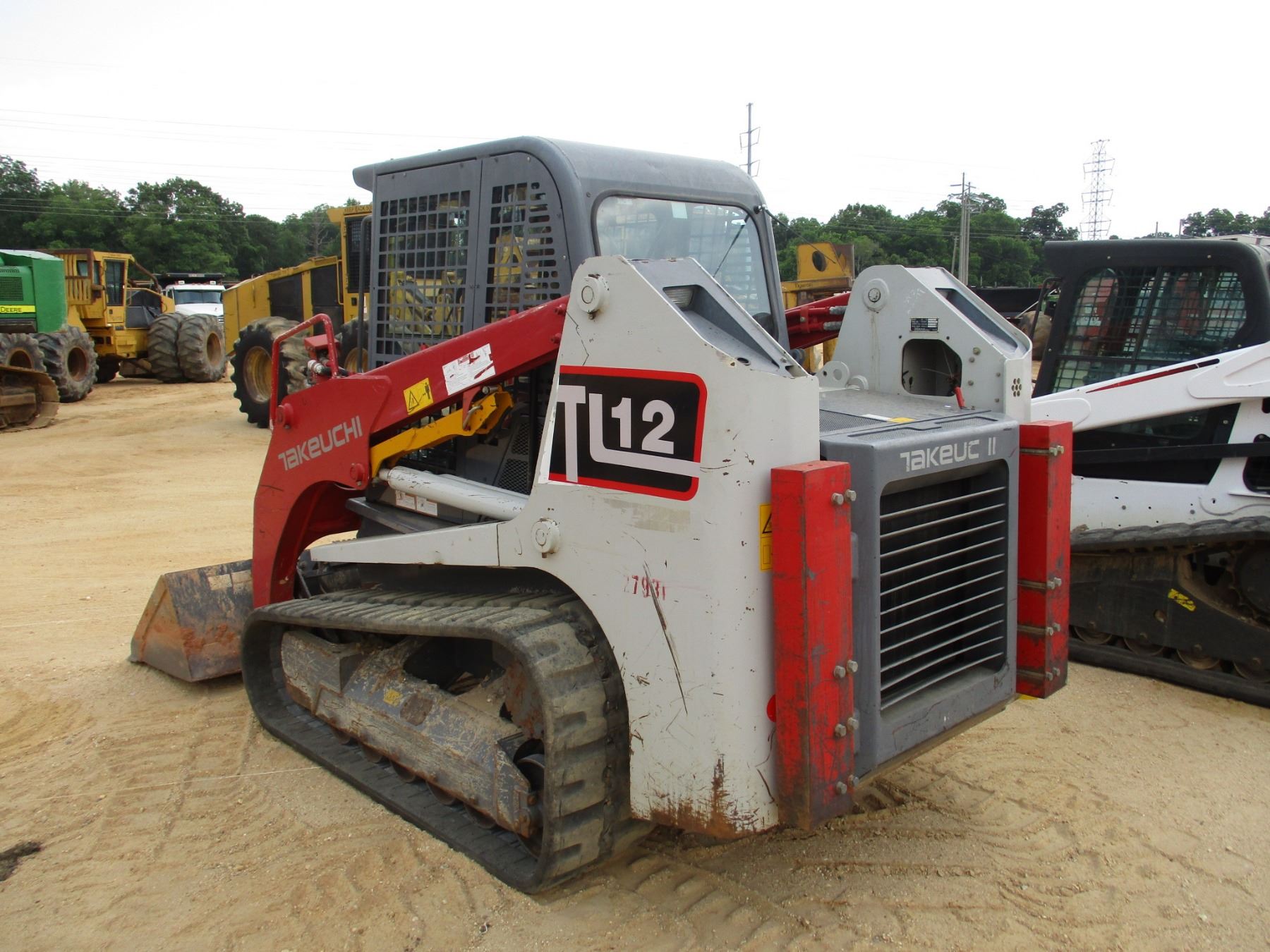 2015 TAKEUCHI TL12 SKID STEER LOADER, VIN/SN201201371 CRAWLER, GP