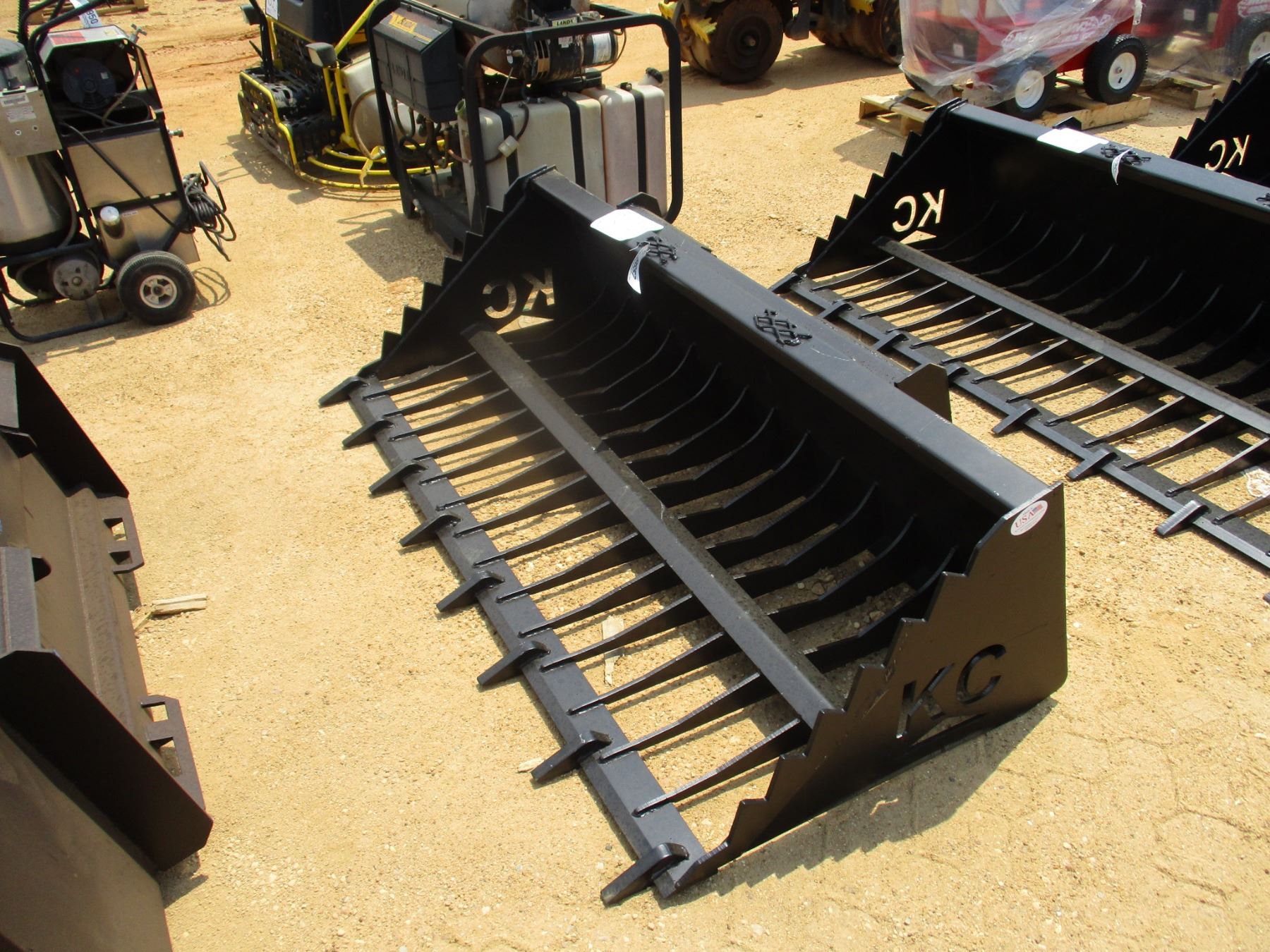 BUCKET 78" SKELETON W/TEETH FITS SKID STEER LOADER