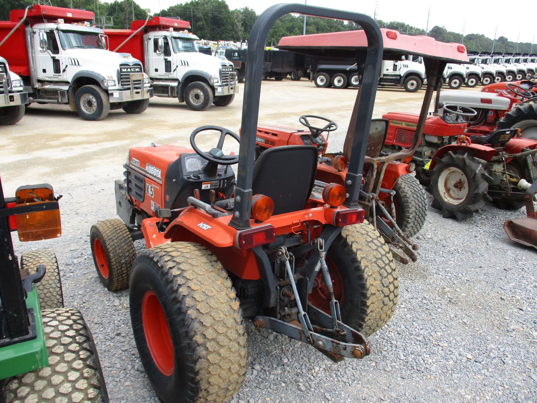 KUBOTA B2410 FARM TRACTOR, VIN/SN10083 3 PTH, PTO, 38X1250 TIRES