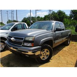 2006 CHEVROLET 1500 Z71, VIN/SN:1GCEK19B56Z172491 - GAS ENGINE, A/T, ODOMETER READING 182,284 MILES