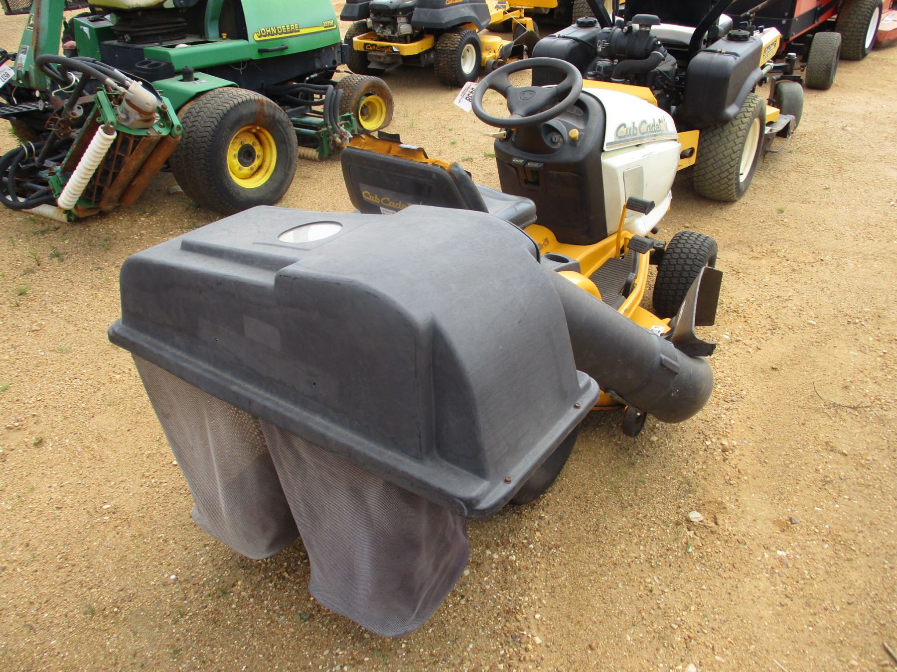 CUB CADET 2166 RIDING MOWER, GRASS BAGGER SYSTEM
