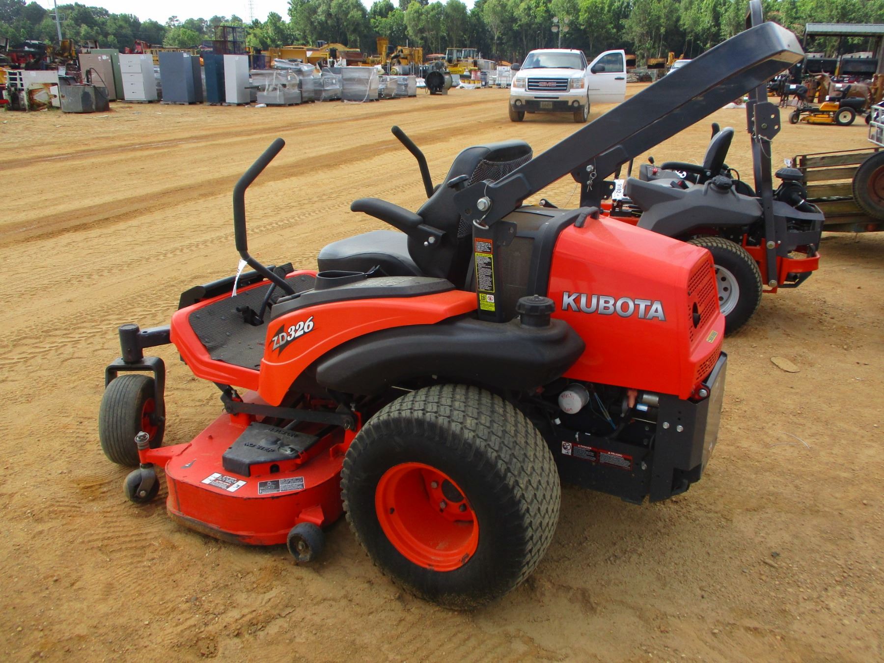 KUBOTA ZD326 MOWER, VIN/SN49905 ZERO TURN, DIESEL ENGINE, 60" MOWER