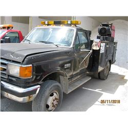 1988 FORD F350 SERVICE TRUCK, VIN/SN:1FDKF38M8JNB18720 - 4X4, MANUAL TRANS (COUNTY OWNED) (SELLING O