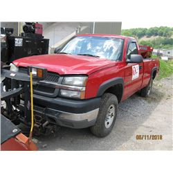 2005 CHEVROLET SILVERADO 2500HD PICKUP, VIN/SN:1GCHK24U75E343680 - 4X4, MANUAL TRANS, WARN FRONT BUM