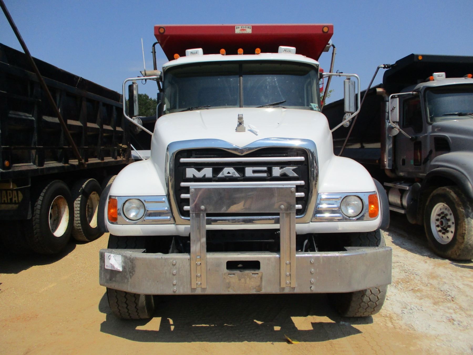 2007 MACK CV713 DUMP, VIN/SN1M2AG11C07M061670 TRIAXLE, MACK DIESEL