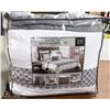 Image 1 : 10PC LUXURY QUEEN BEDDING SET