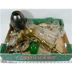 ESTATE FLAT OF GLASSWARE CANDLEHOLDERS