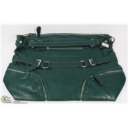 GREEN TOTE STYLE HAND BAG.